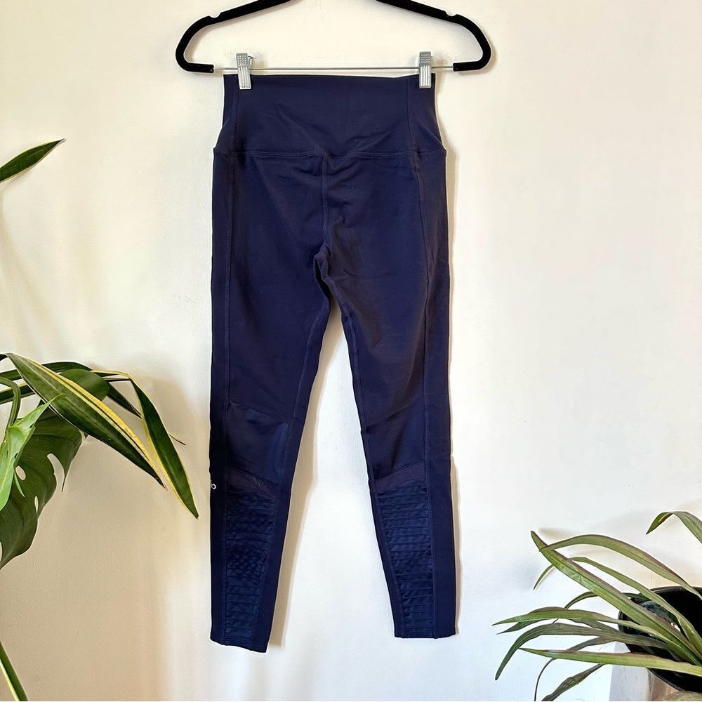 Alo Yoga Motto Leggings in Rich Navy /Rich Navy Glossy - Picture 4 of 7